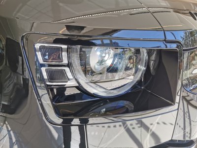 LAND ROVER DEFENDER - 8