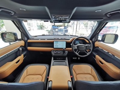 LAND ROVER DEFENDER - 4