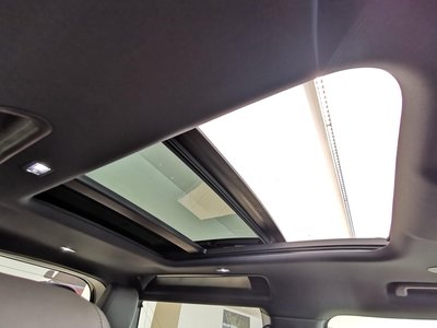 LAND ROVER DEFENDER - 3