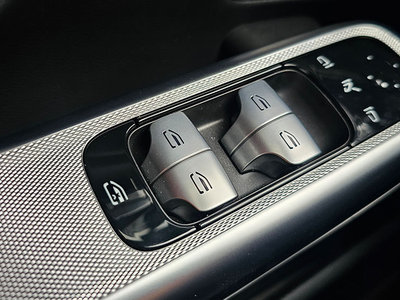 MERCEDES-BENZ E-CLASS - 10