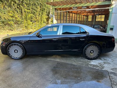 BENTLEY FLYING SPUR - 10