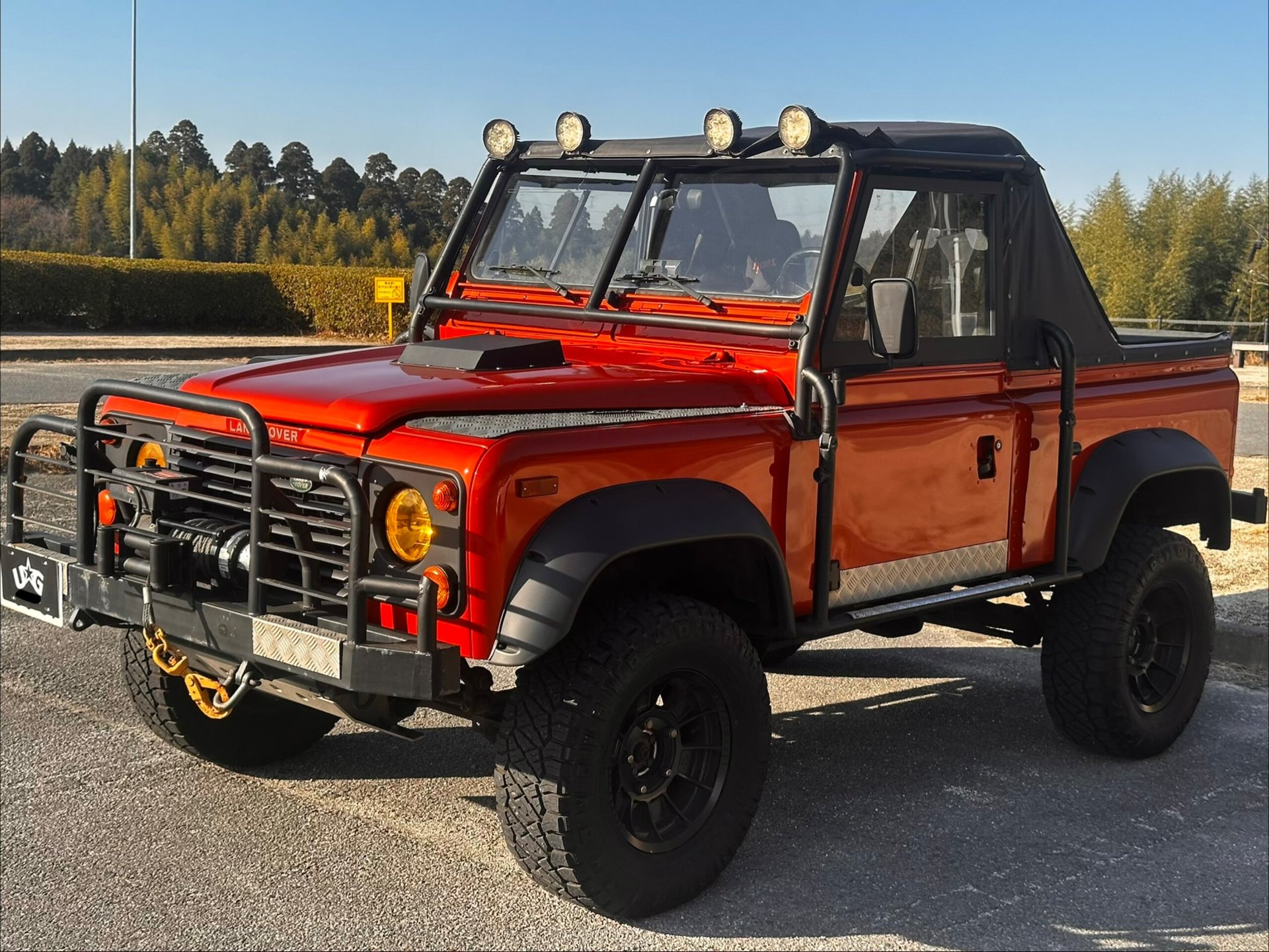 LAND ROVER DEFENDER - View 1