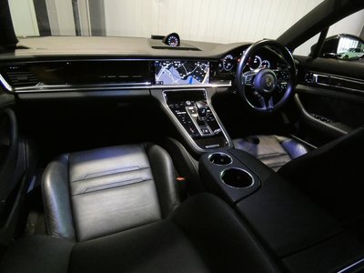 PORSCHE PANAMERA - 4