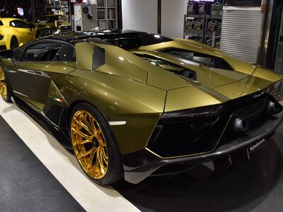 LAMBORGHINI AVENTADOR ROADSTER - 8