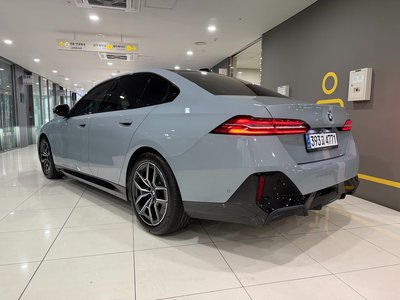BMW 5 SERIES - 4