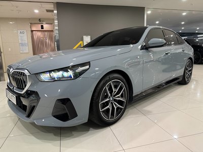 BMW 5 SERIES - 1
