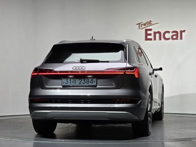 AUDI E-TRON - 4