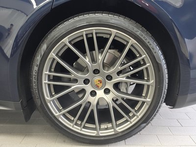 صورة 8 لـ 2023 Porsche PANAMERA