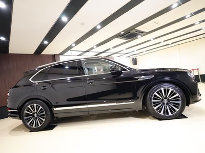 BENTLEY BENTAYGA - 8