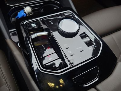 صورة 9 لـ 2024 BMW 5 SERIES