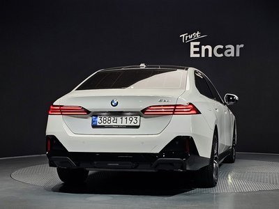 صورة 4 لـ 2024 BMW 5 SERIES