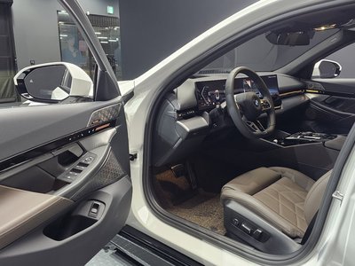 صورة 10 لـ 2024 BMW 5 SERIES