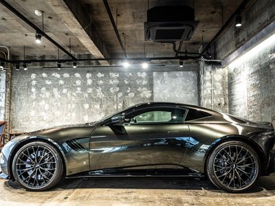 ASTON MARTIN VANTAGE - 9