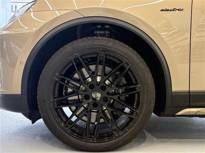 PORSCHE MACAN - 10