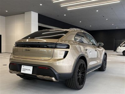 PORSCHE MACAN - 8