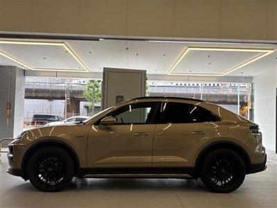 PORSCHE MACAN - 4