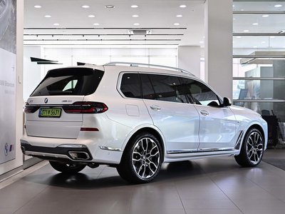 2025 BMW X7 — фото 3