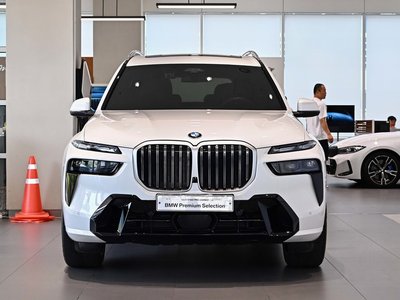 2025 BMW X7 — фото 5