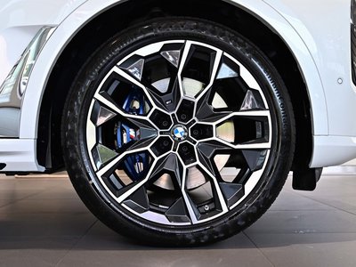 2025 BMW X7 — фото 6