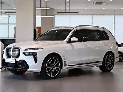 2025 BMW X7 — фото 1