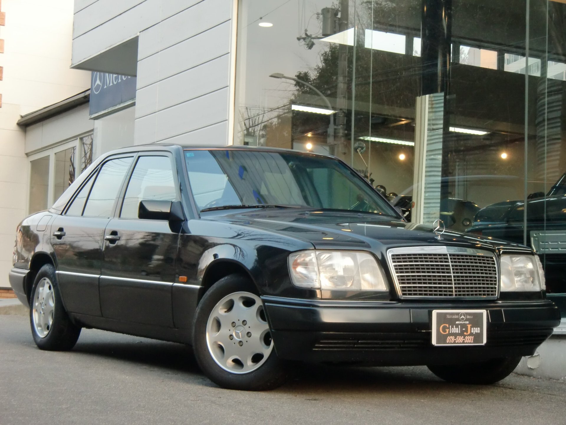 MERCEDES-BENZ E-CLASS - View 1