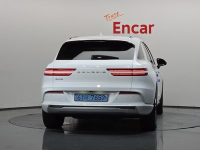 2022 Genesis ELECTRIFIED GV70 photo 3