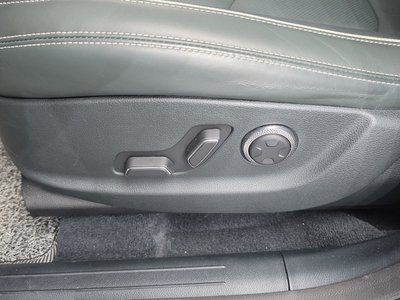 2022 Genesis ELECTRIFIED GV70 thumbnail 32