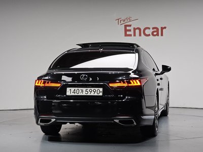 صورة 4 لـ 2022 Lexus LS