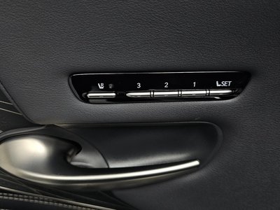 2022 Lexus LS thumbnail 30