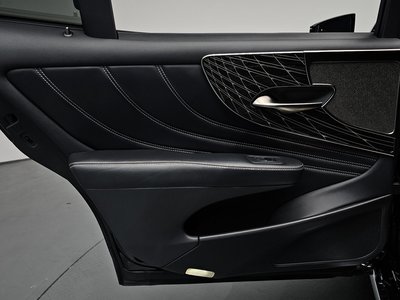 2022 Lexus LS thumbnail 16