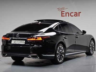 صورة 6 لـ 2022 Lexus LS