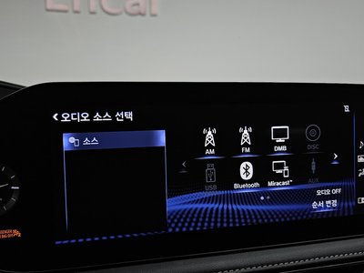 2022 Lexus LS thumbnail 25