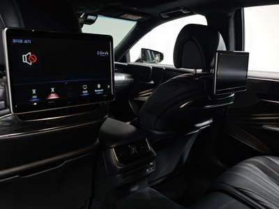 2022 Lexus LS thumbnail 35