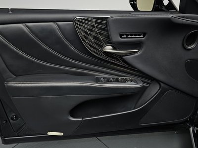 2022 Lexus LS thumbnail 15
