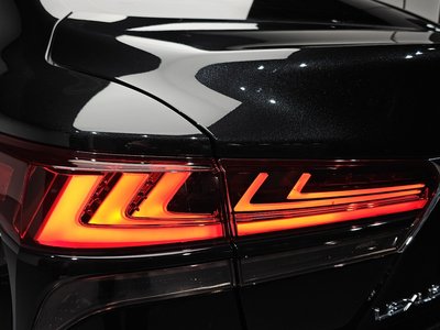 2022 Lexus LS thumbnail 11
