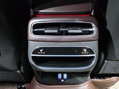 2021 Genesis GV70 thumbnail 18