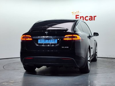 TESLA MODEL X - 3