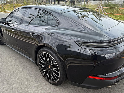 PORSCHE PANAMERA - 3