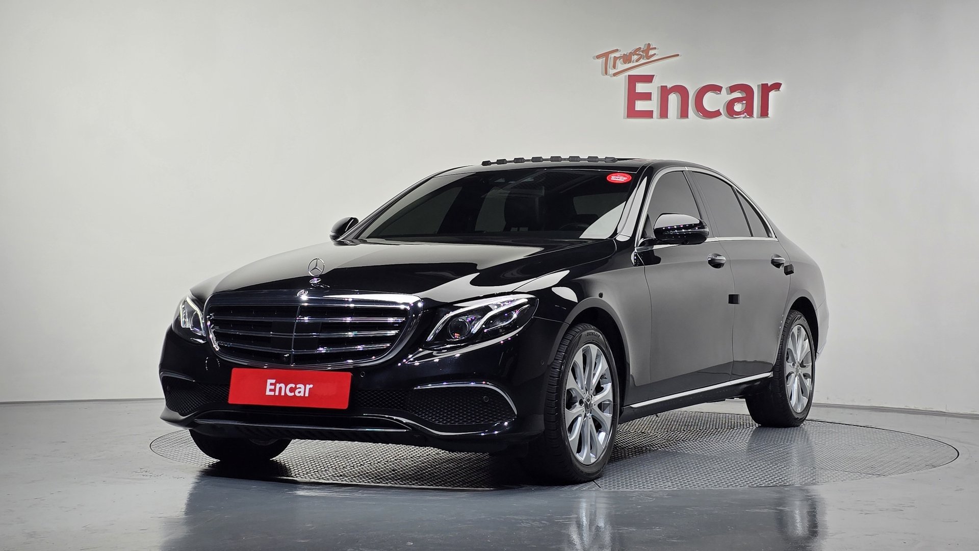 MERCEDES-BENZ E-CLASS - View 1