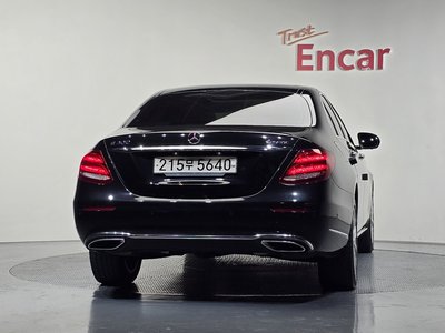 MERCEDES-BENZ E-CLASS - 4