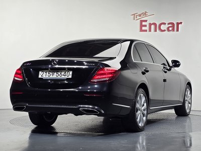 MERCEDES-BENZ E-CLASS - 3