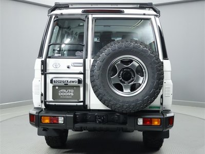 TOYOTA LAND CRUISER 70 - 4