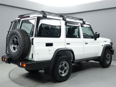 TOYOTA LAND CRUISER 70 - 5