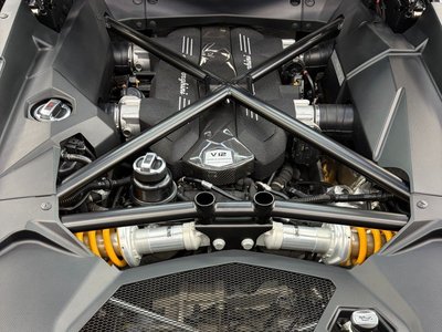 LAMBORGHINI AVENTADOR - 7