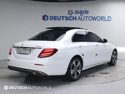 MERCEDES-BENZ E-CLASS - 4