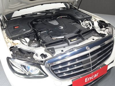 MERCEDES-BENZ E-CLASS - 7