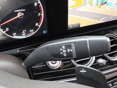 MERCEDES-BENZ E-CLASS - 9