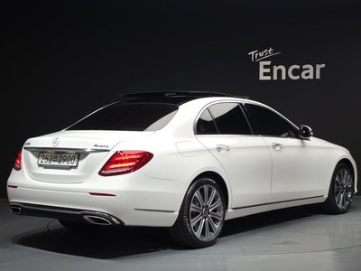 MERCEDES-BENZ E-CLASS - 4