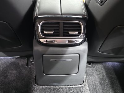 صورة مصغرة 36 لـ 2020 Genesis G90