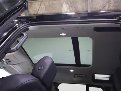 LAND ROVER DEFENDER - 4